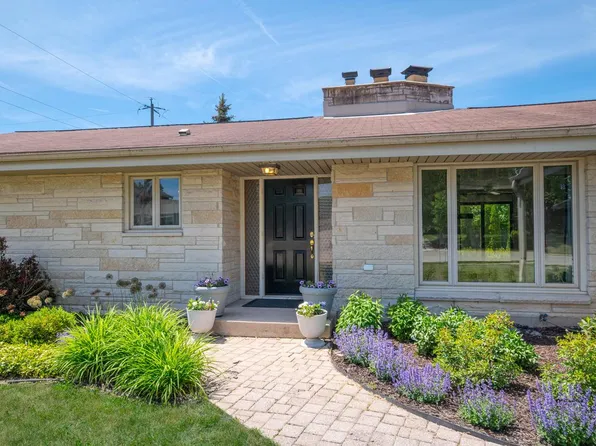 1631 N Pine STREET, Grafton, WI 53024