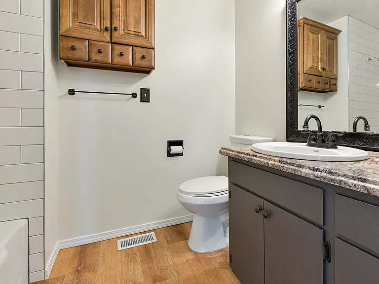 1516 Jones Ave NE — Photo 8