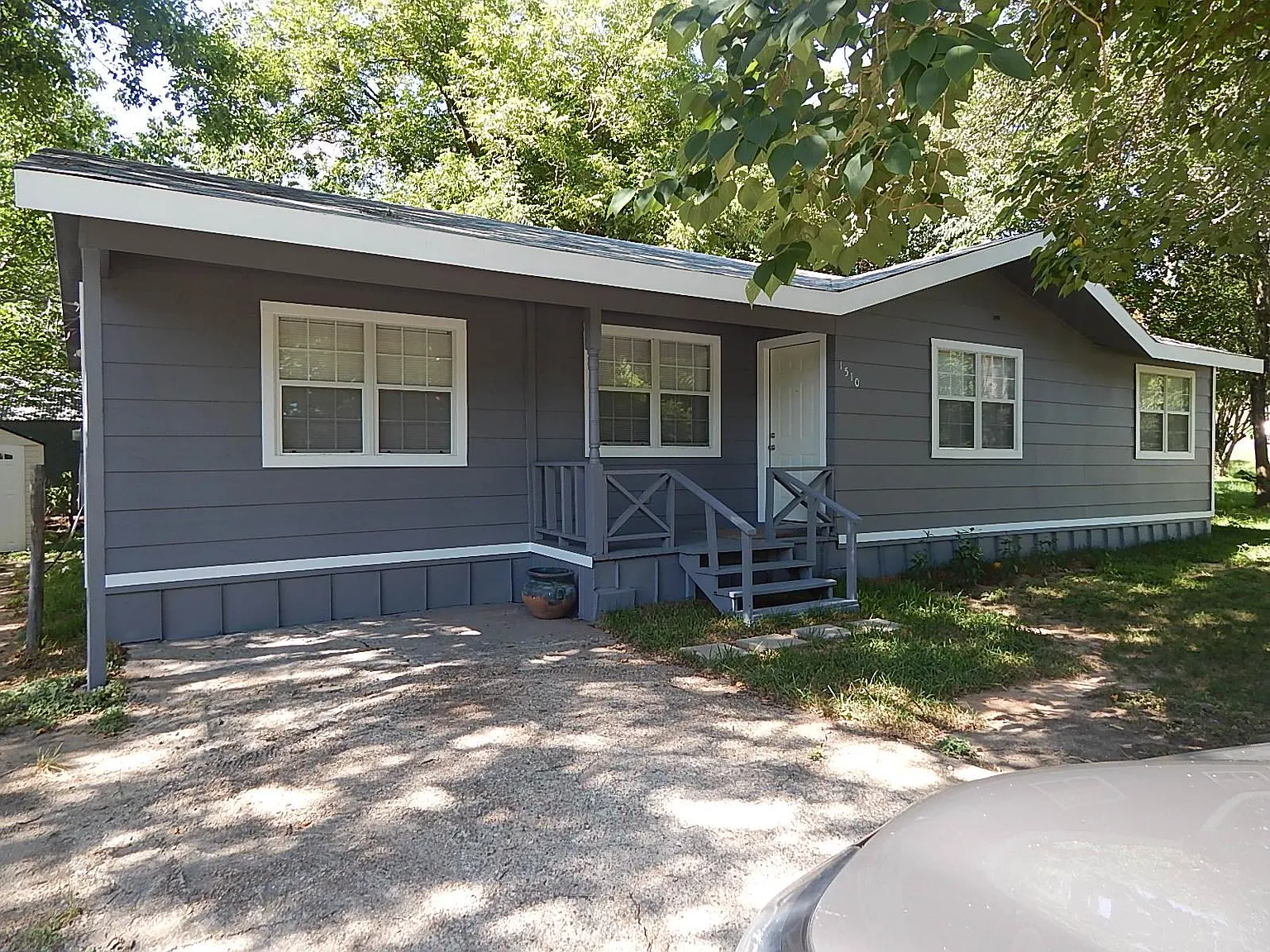 3 bed, 2.0 bath, 1212 sqft, $1,650 — Photo 1