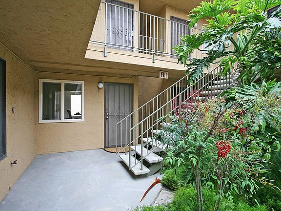 2nd image of 3761 Boundary St Unit 4