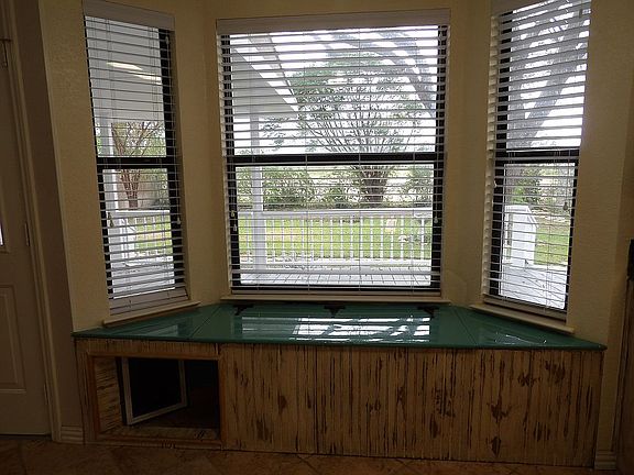 4th image of 1808 Oaklawn Dr
