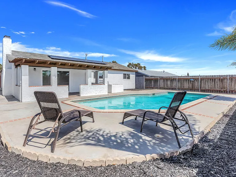 1472 Loma Ln — Photo 34