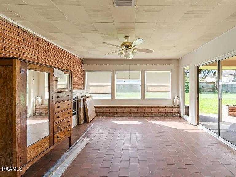 223 Stephanie Ave — Photo 22
