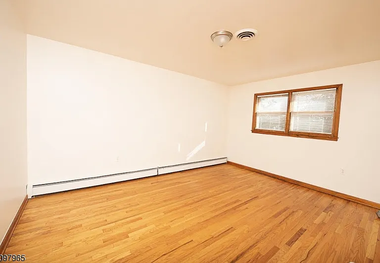 900 S Park Ave — Photo 10