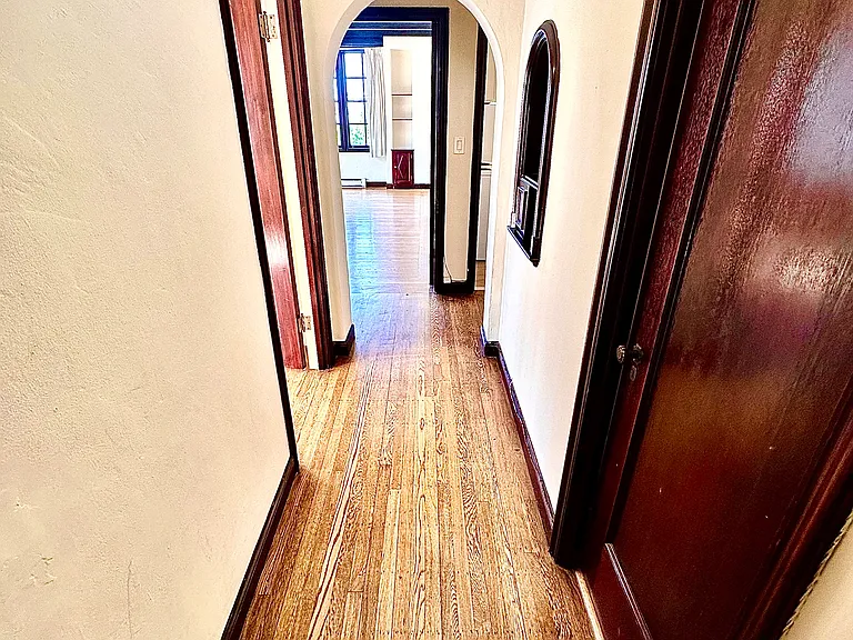 Tudor Hall Apartments — Photo 17