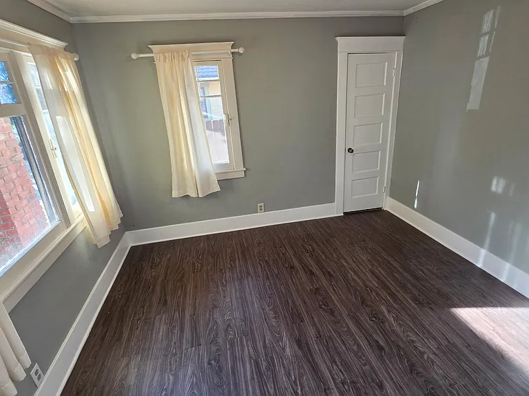 828 Orizaba Ave — Photo 5
