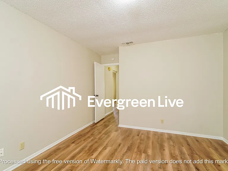 4917 Crestwood Dr — Photo 8