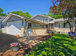 61 Timber Ln, Lindenhurst, IL 60046