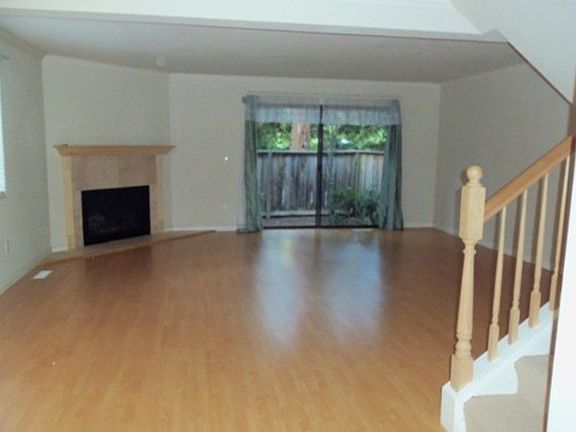 2nd image of 18 Wisteria Ct