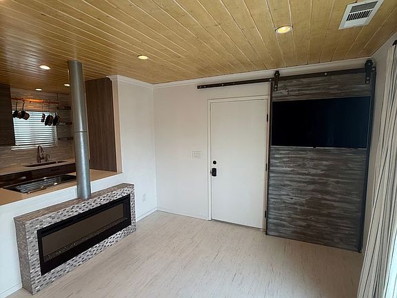 5th image of 226 B Ave