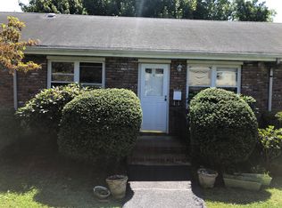 46 Park Ave APT 4, Amityville, NY 11701