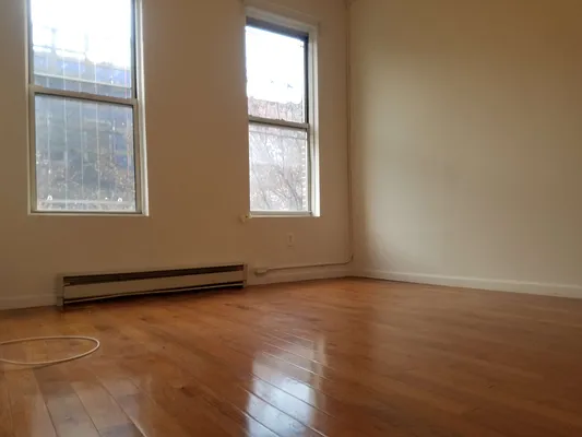 Rented by Evergreen Apartments BK | media 12