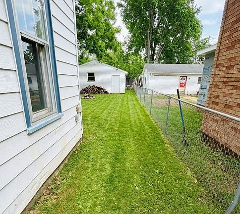 3rd image of 1532 Woodley Ave