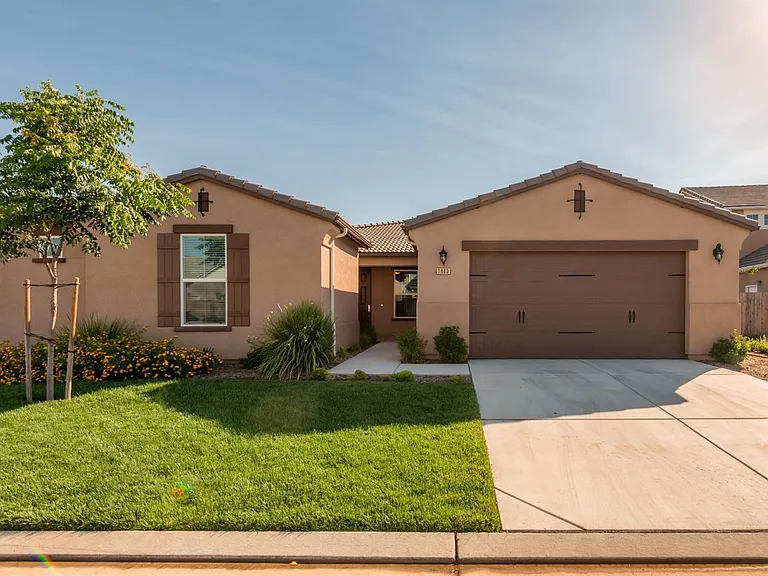1843 N Whitehorse Ln — Photo 1