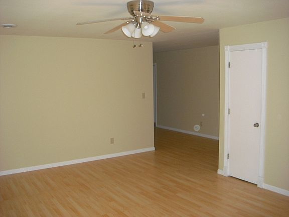 3rd image of 401 Clydesdale Dr