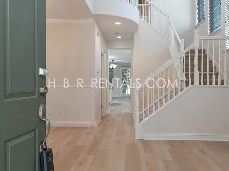 237 E Legacy Dr — Photo 5