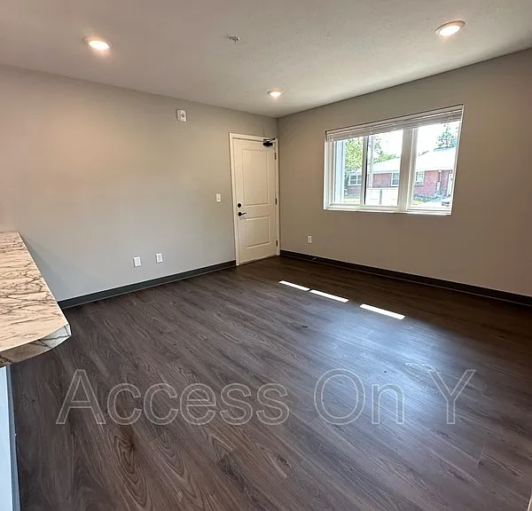 2340 Y St #8 — Photo 3