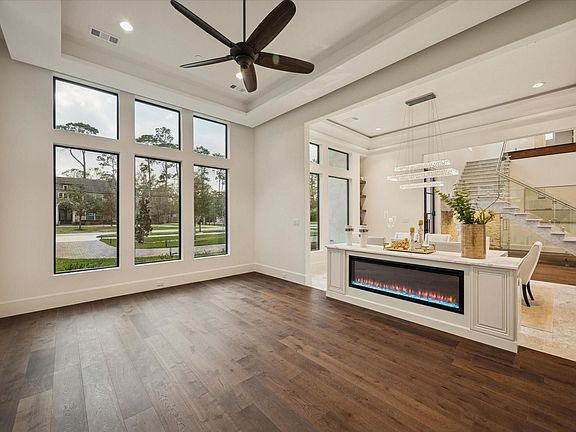 5th image of 318 Knipp Rd