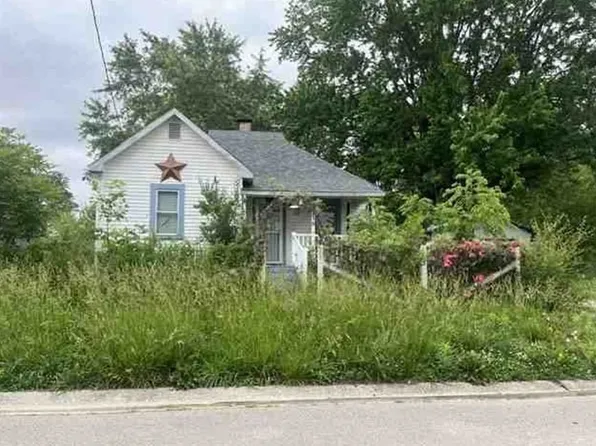 718 Alton St, Bicknell, IN 47512
