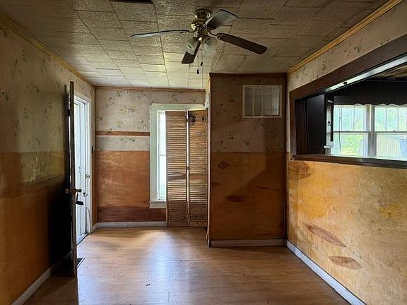 5th image of 119 Elm St