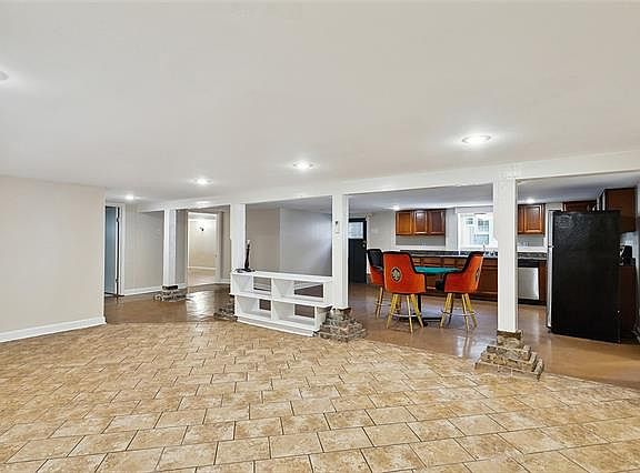 4th image of 2511 Broadway St #2