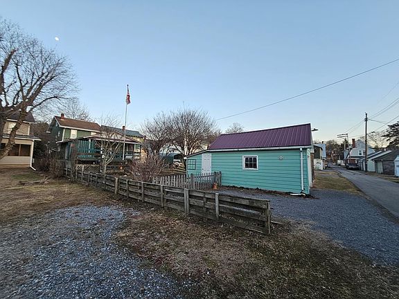 3rd image of 1420 Scott St