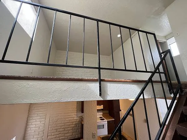 Spacious, 2-Story 1 Bedroom Loft Apartment in Nob Hill — Photo 26