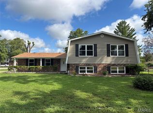 209 Orleans Dr, Fairview Heights, IL 62208