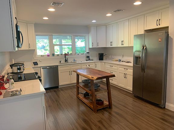 5th image of 2557 Pelican Dr