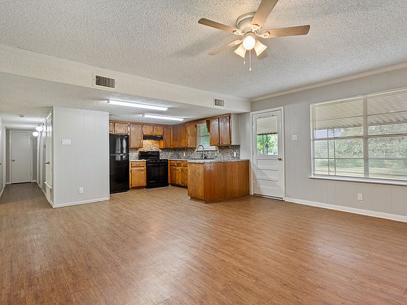 5th image of 407 Crescent St
