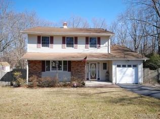 63 Patchogue Dr, Rocky Point, NY 11778