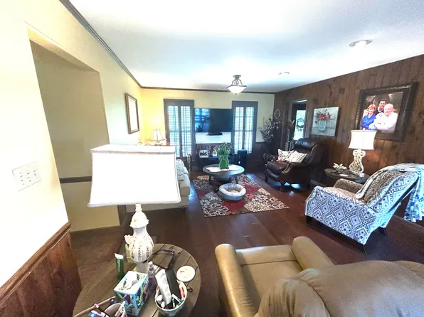 2107 Forrest Rd, Corinth, MS 38834