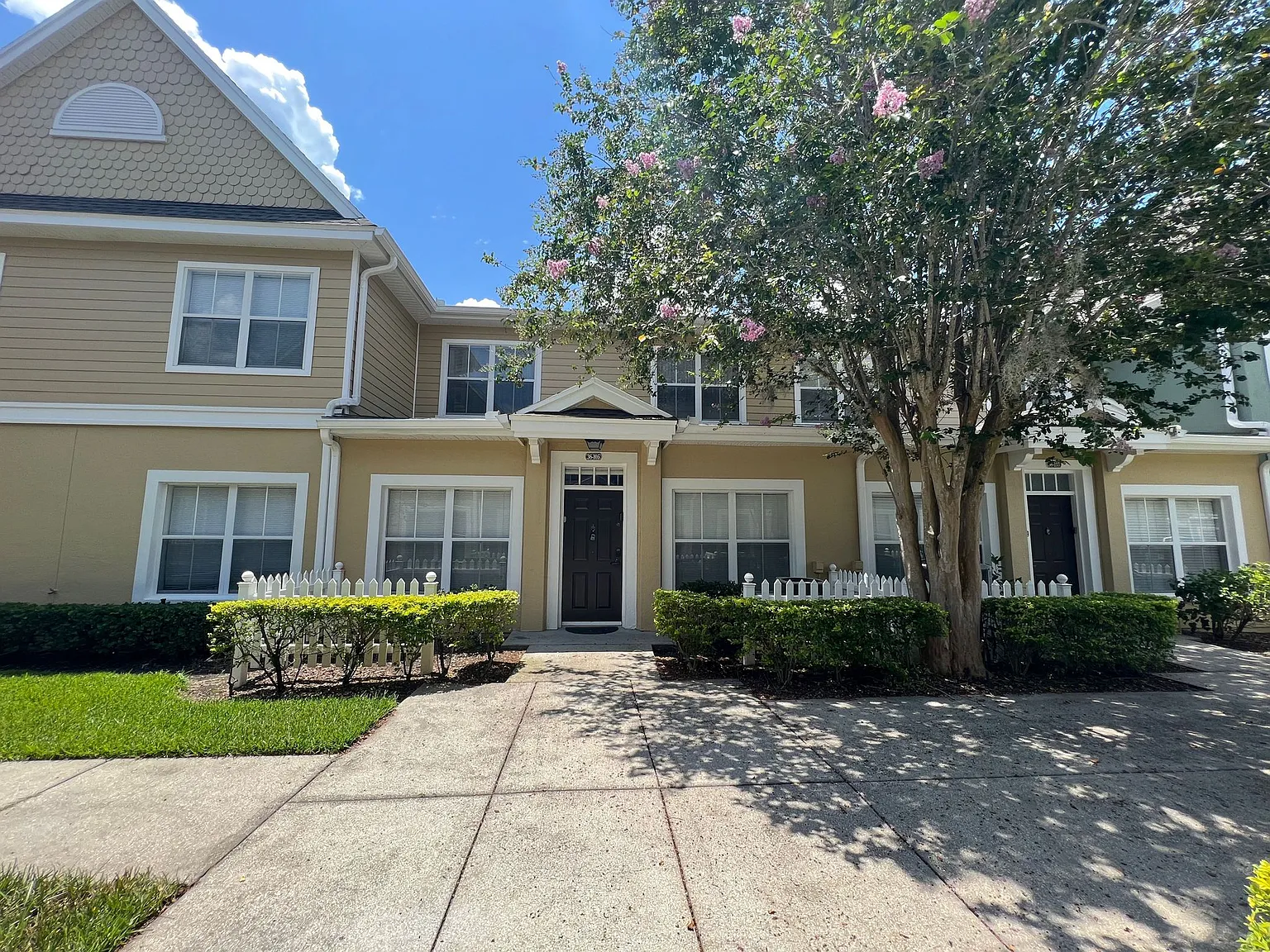 3 bed, 1296 sqft, $2,100 — Photo 3