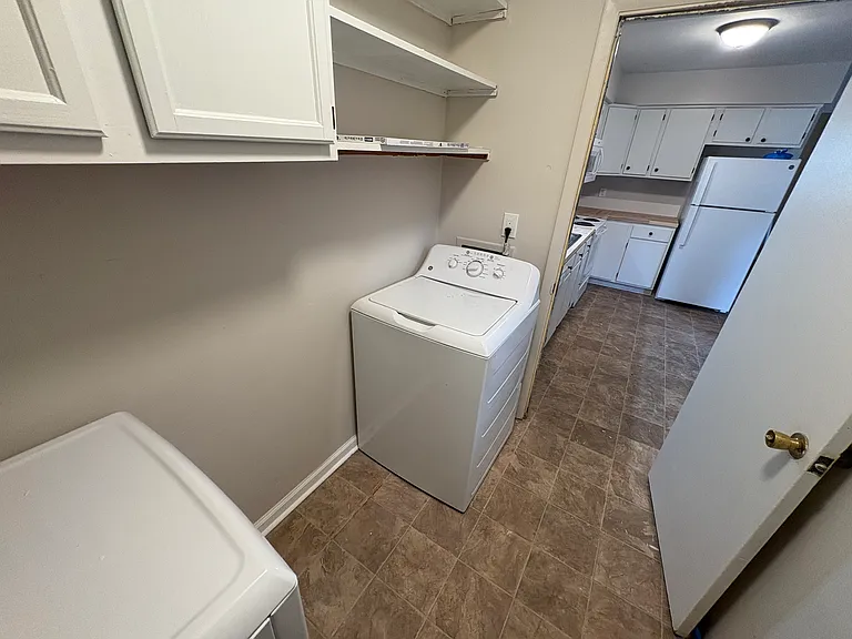 813 S Grosvenor Ct — Photo 22