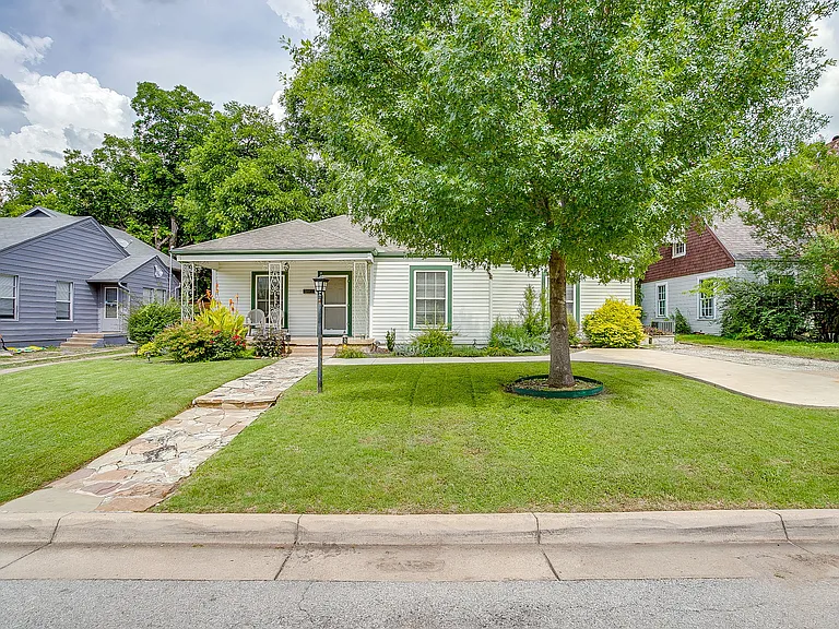 3619 Winston Rd — Photo 2