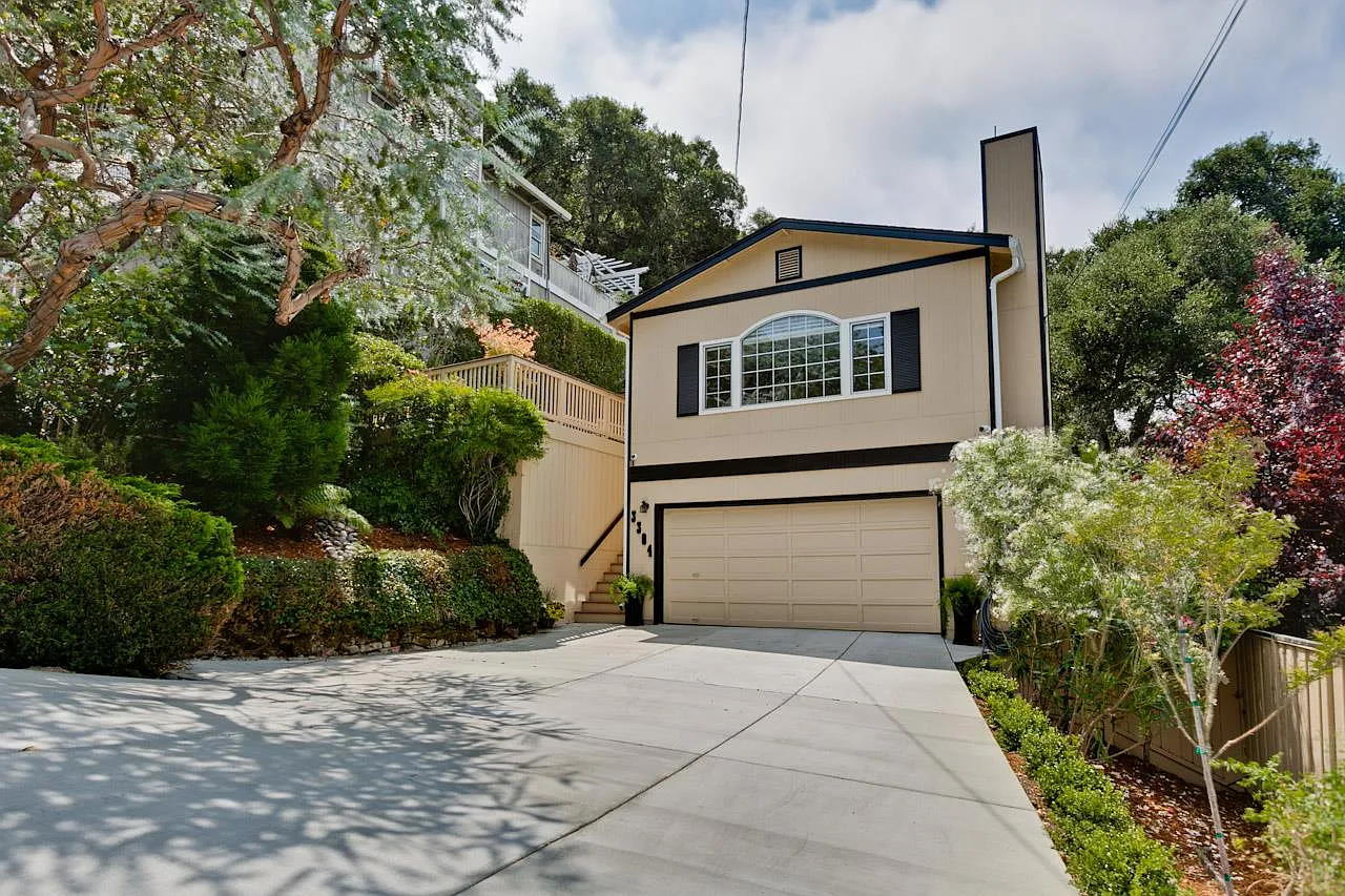 3304 Bay Ct photo 1