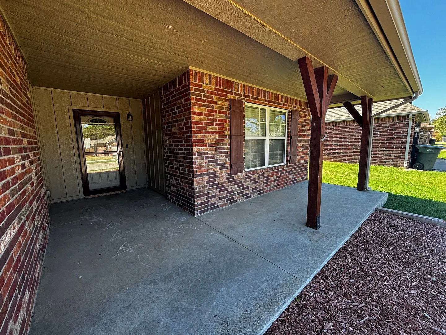 Wonderful well maintained home with granite counters, wood look tile in living area, stainless ap... — Photo 2