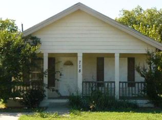 718 Tuskegee St, Grand Prairie, TX 75051