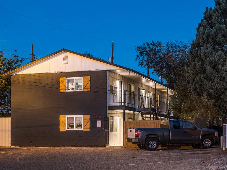 Renovated 1 Bedroom Apartment Close to UNM, CNM, and Roosevelt Park — Photo 20