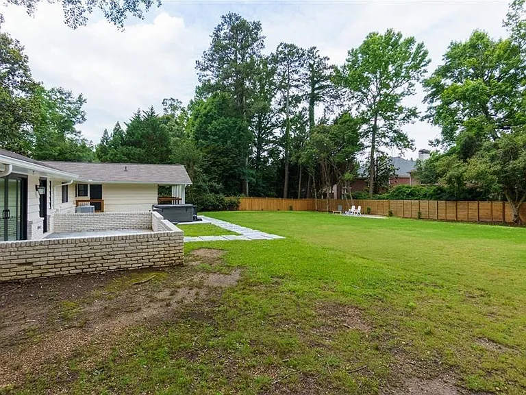 7330 Hunters Branch Dr NE — Photo 41