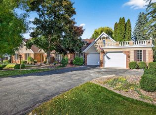 9 Meadowbrook Ln, Appleton, WI 54914