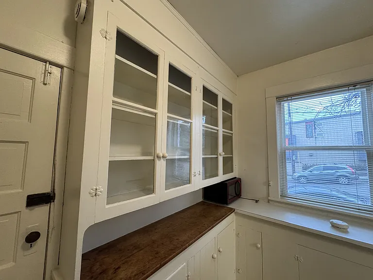 6646 SW Capitol Hwy #1 — Photo 4
