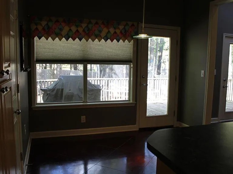 325 Pinewood Ln — Photo 12