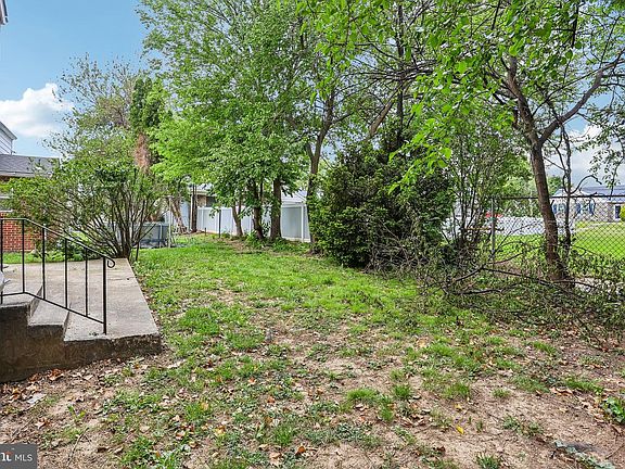 4th image of 319 Macdade Blvd