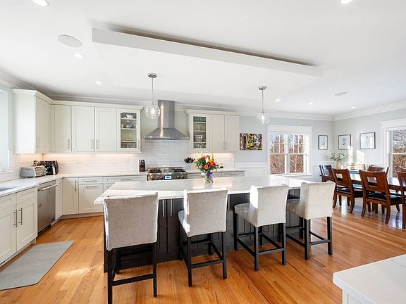 4th image of 333 Brush Hill Rd