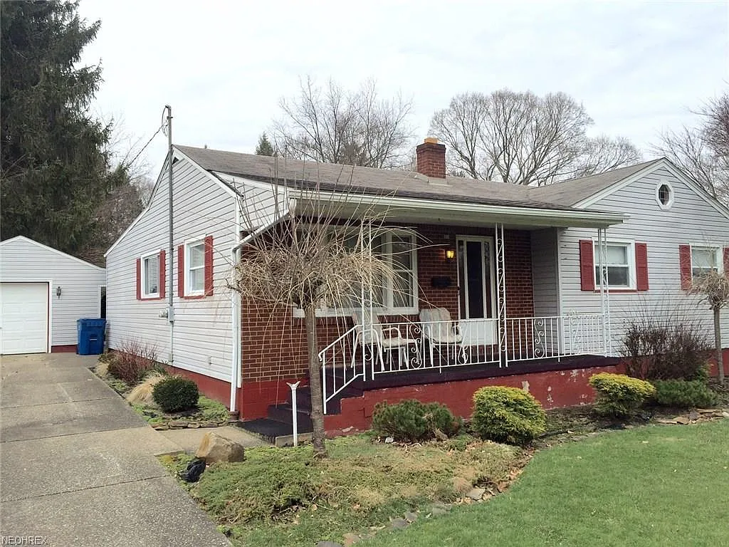 136 Hopewell Dr photo 1