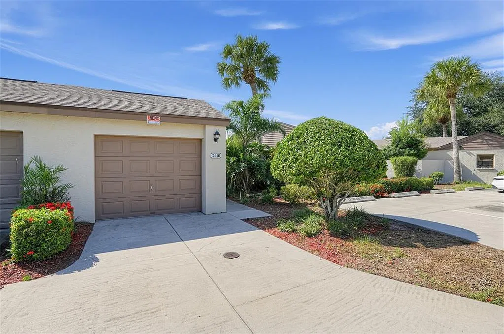 2 bed, 2.0 bath, 1073 sqft, $1,750 — Photo 1