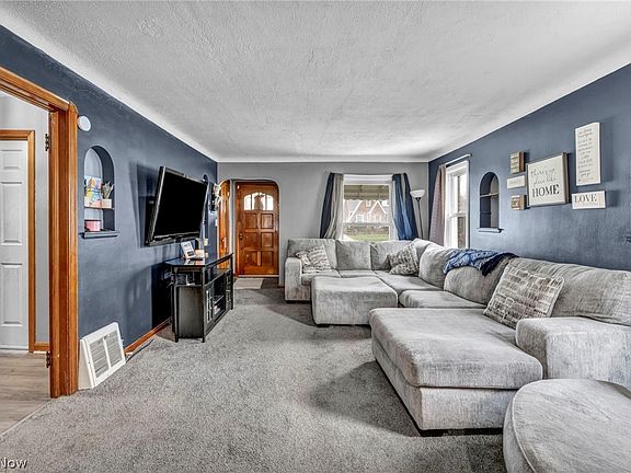 3rd image of 1403 Tuxedo Ave