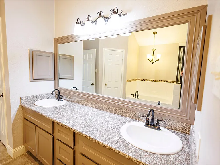 16307 Mulberry Run Ct — Photo 15
