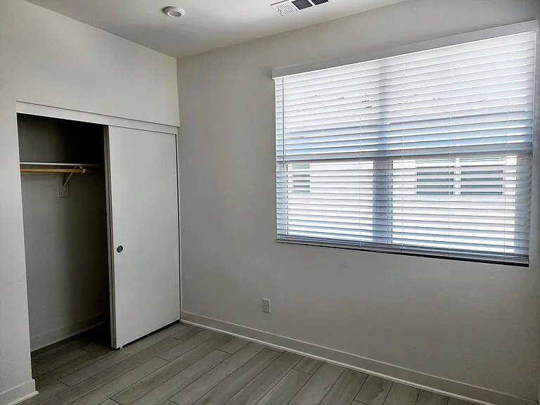 1703 W Bushell St — Photo 11